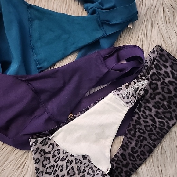 NWT Victoria's Secret Thongs Size Medium - Picture 5 of 5